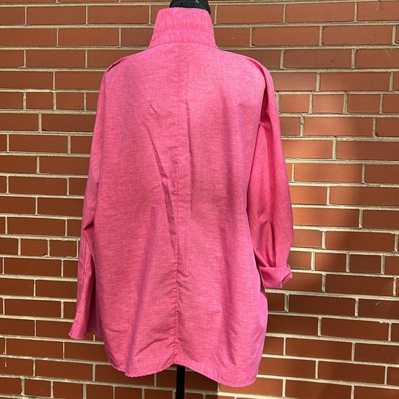 Pretty in Pink💕! Light weight cotton/poly blend long sleeve blouse. No ironing! - Picture 5 of 7